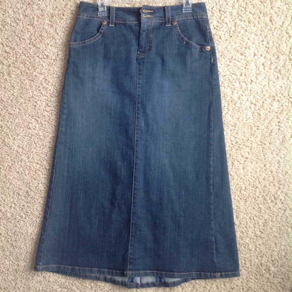 Long jean skirt with pockets